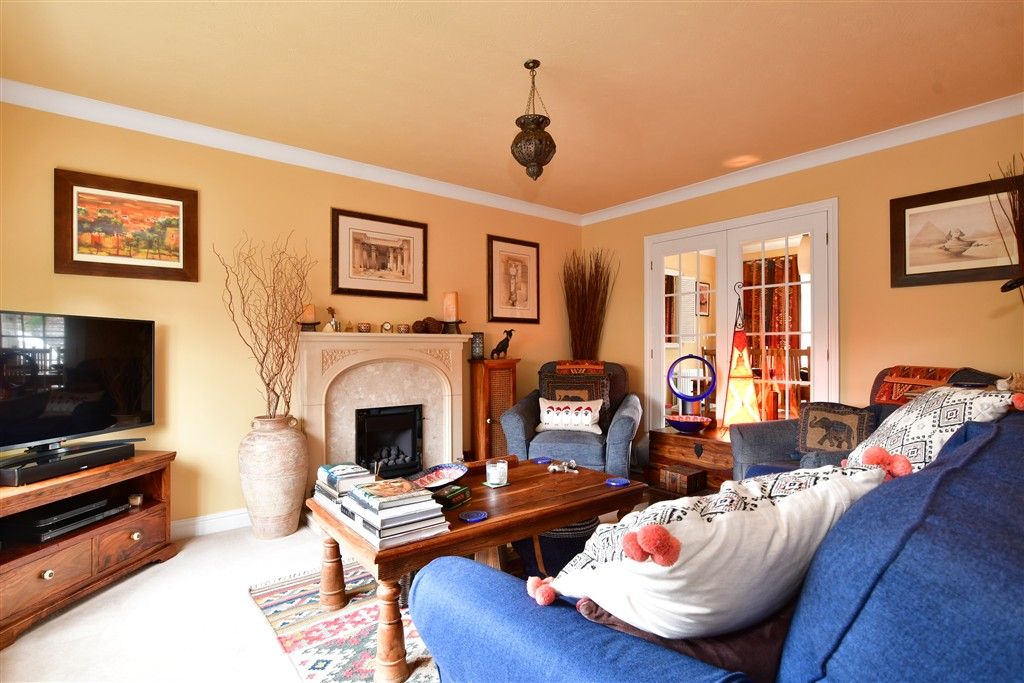 Property photo 3 of 14 Lounge