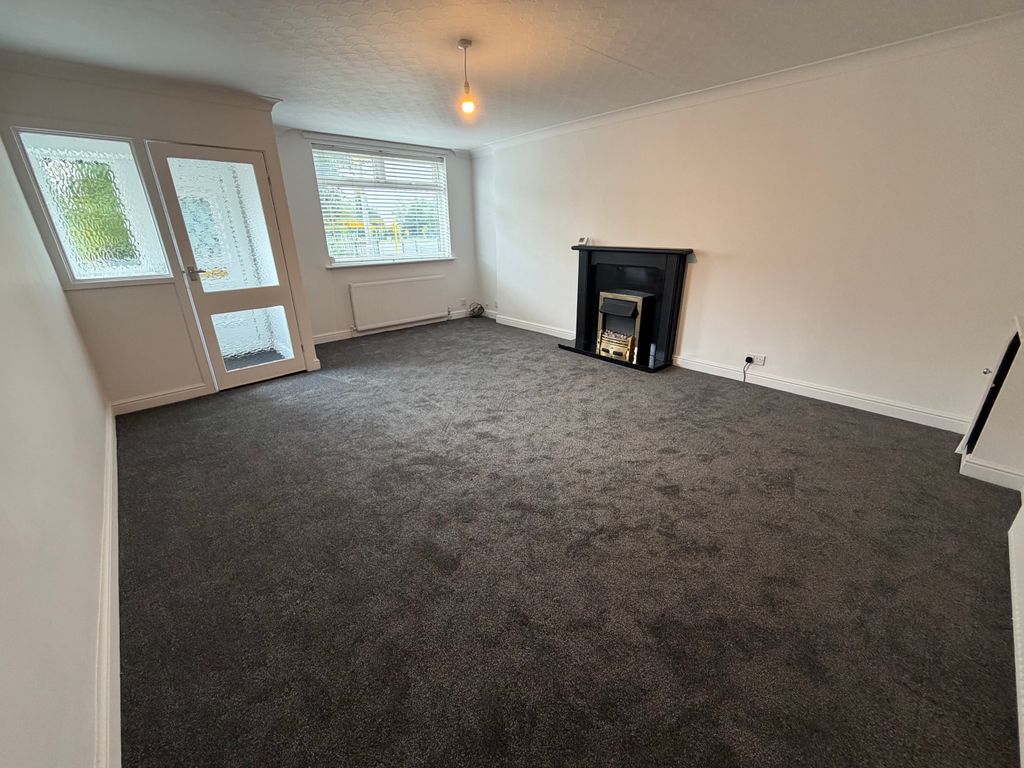 Property photo 1 of 13 Lounge