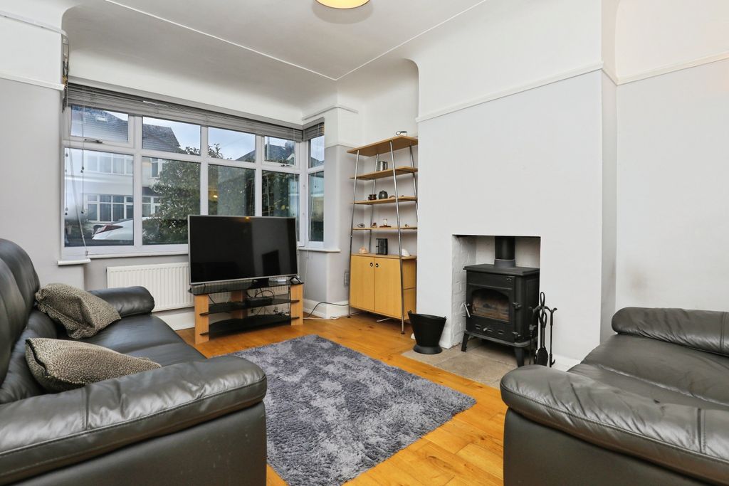 Property photo 2 of 15 Lounge