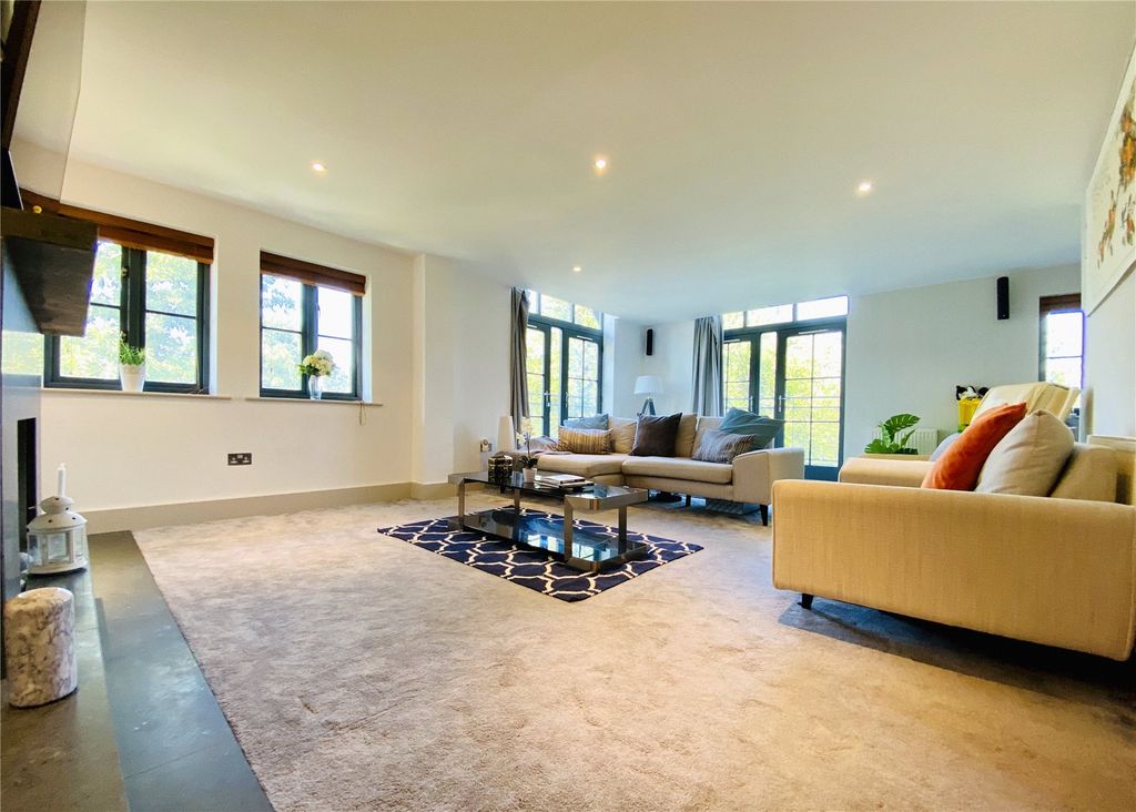 Property photo 1 of 27 Living Room 1