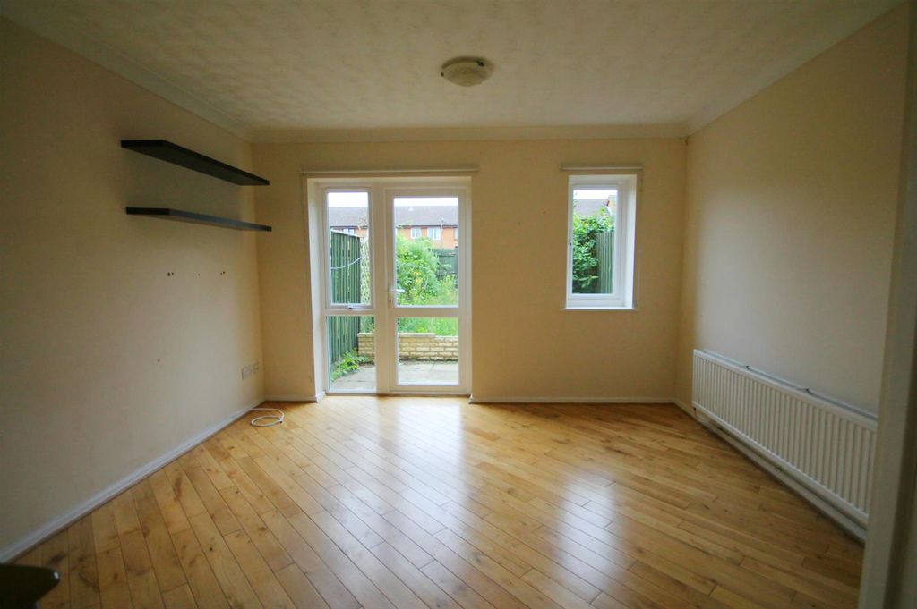 Property photo 2 of 8 Lounge.Jpg