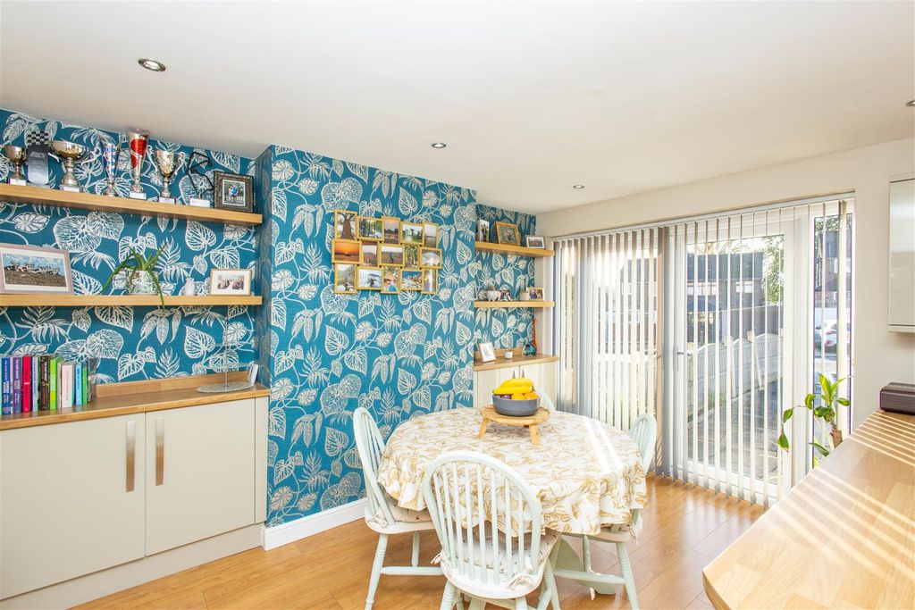 Property photo 3 of 18 Dining Area