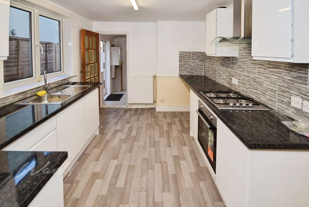 Property photo 2 of 9 Balmoral Kitchen