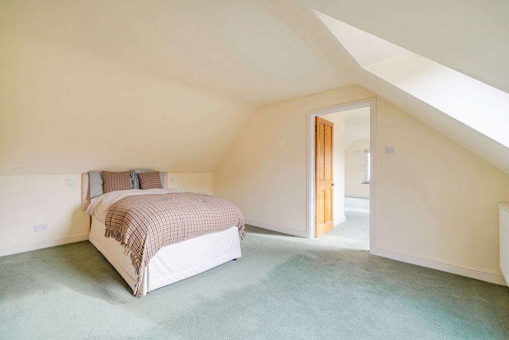 Property photo 3 of 22 1510975-18-1A067c...