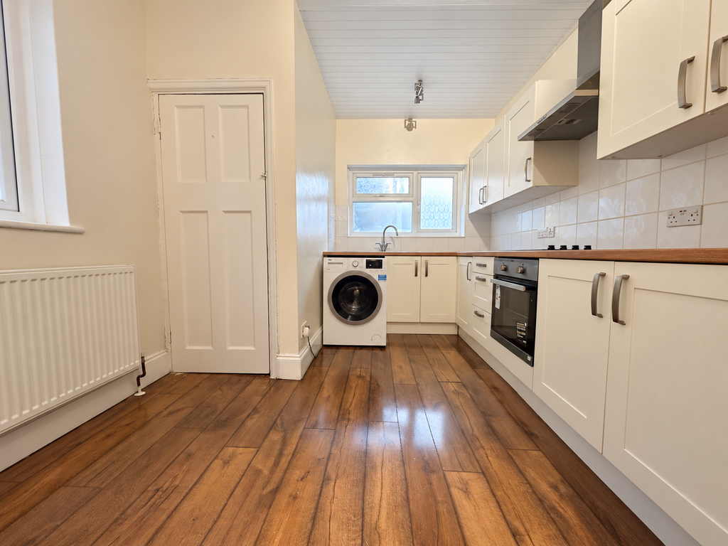 Property photo 3 of 19 Kitchen