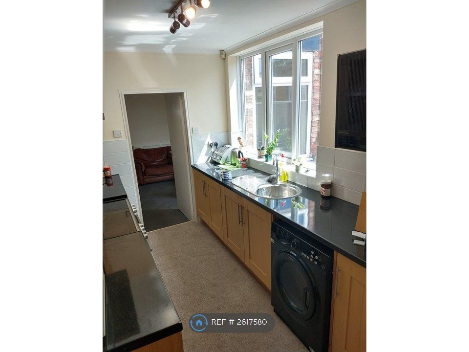 Property photo 2 of 16 Kitchen