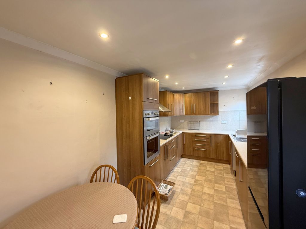 Property photo 2 of 27 Gallery