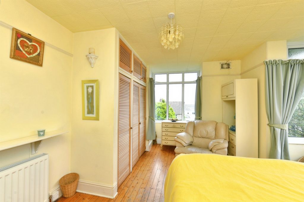 Property photo 3 of 25