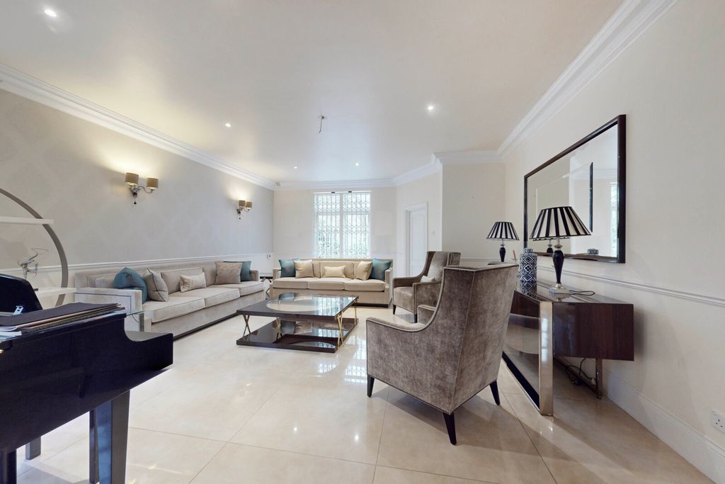 Property photo 3 of 25 Picture No. 05