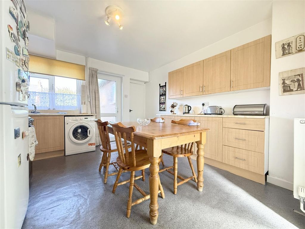 Property photo 2 of 15 Kitchen