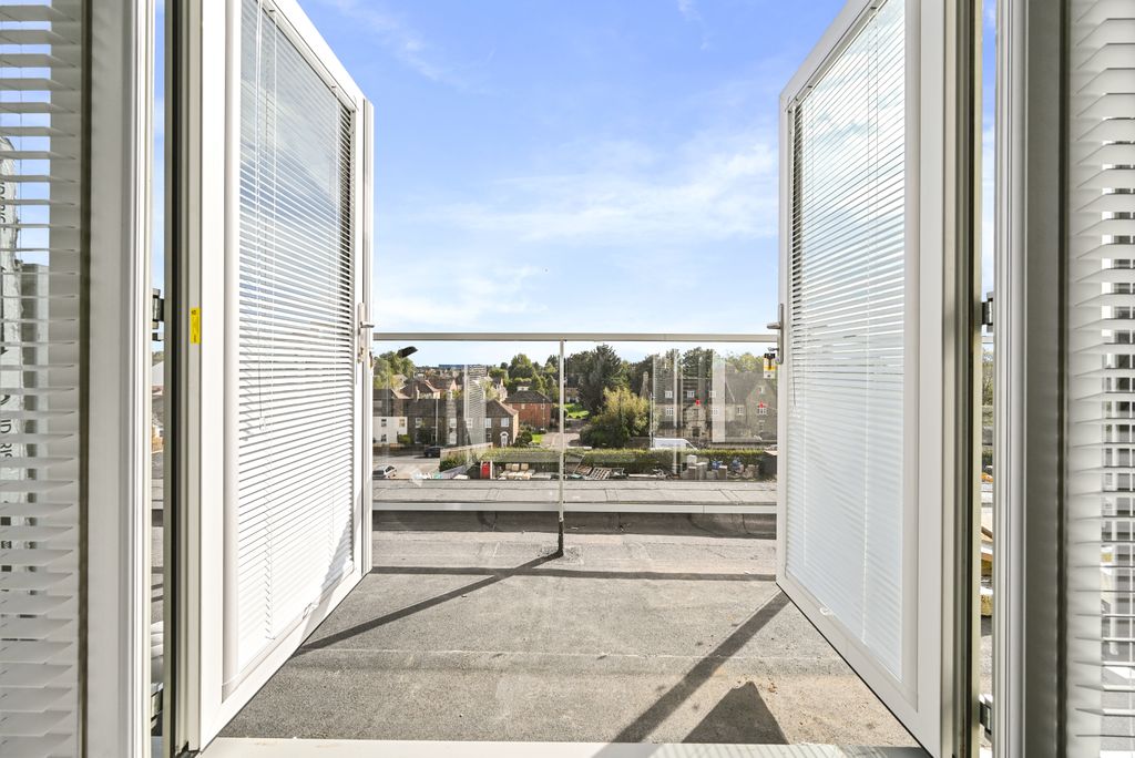 Property photo 2 of 10 Front