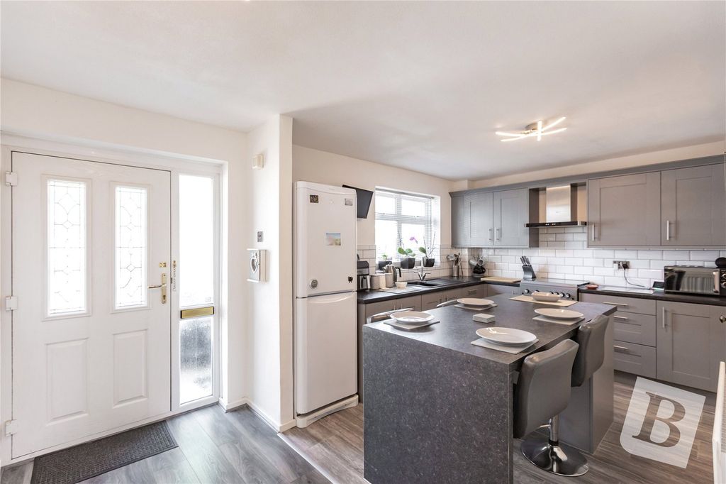 Property photo 2 of 17 Kitchen