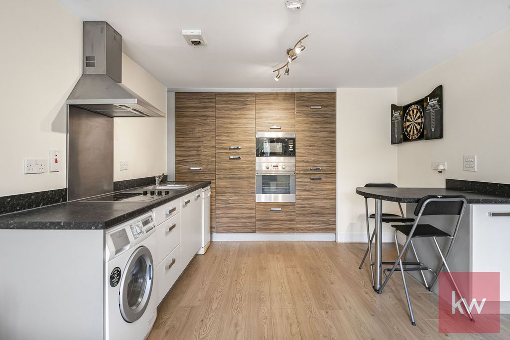 Property photo 3 of 24