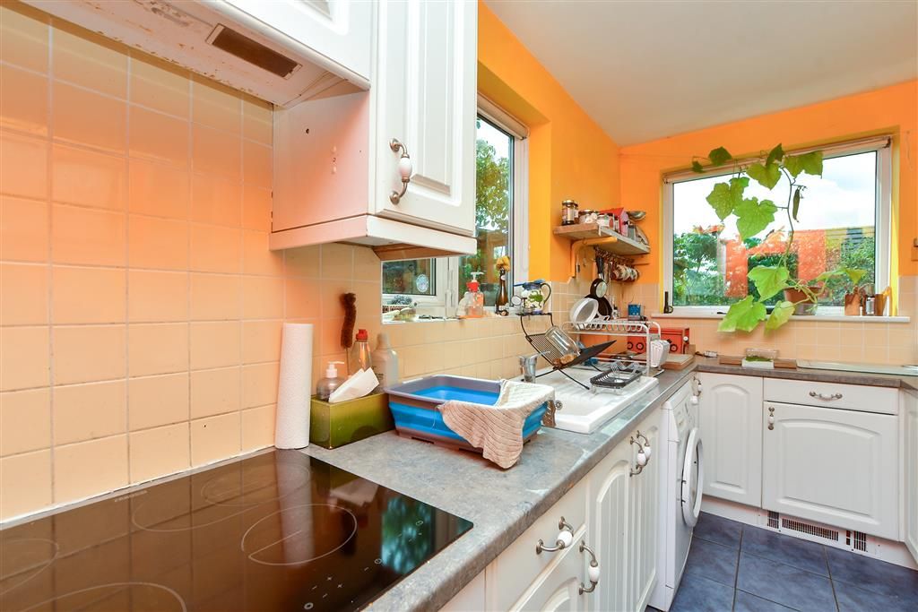 Property photo 3 of 12 Kitchen