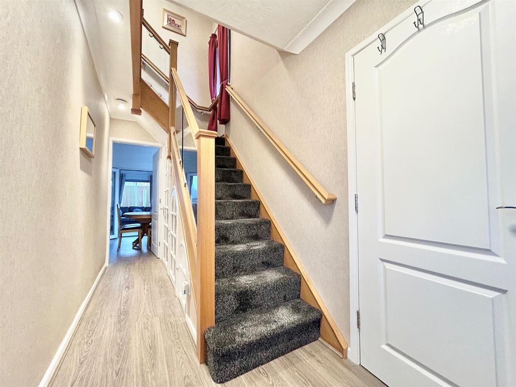 Property photo 2 of 19 Hall.Jpg