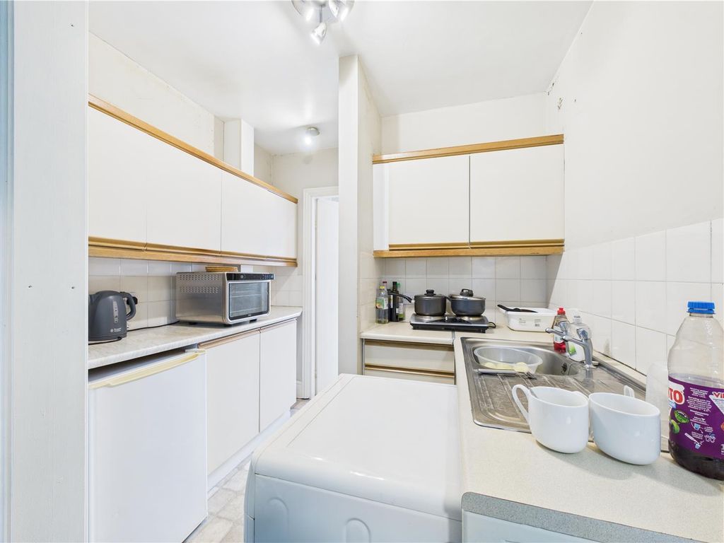 Property photo 3 of 15 Flat2 - Kitchen