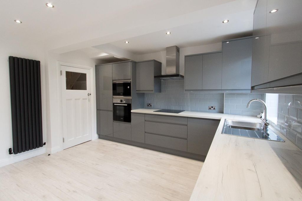 Property photo 2 of 9 0 General