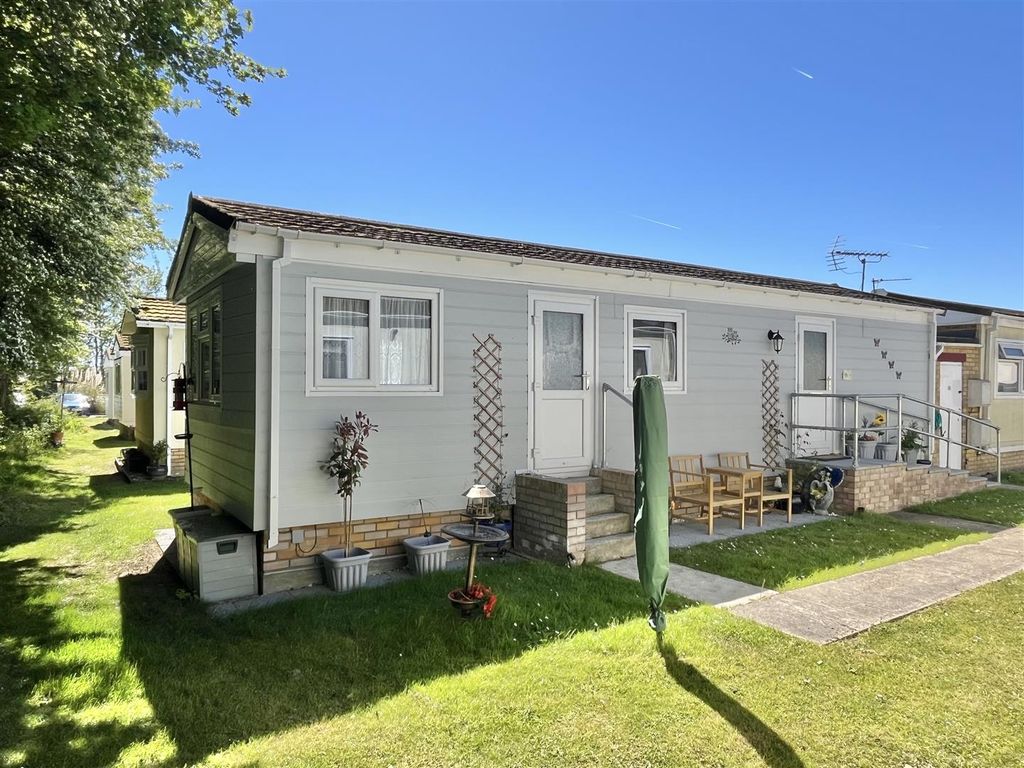 Property photo 1 of 11 Outside