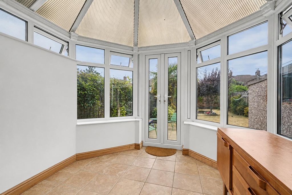 Property photo 3 of 18 Conservatory.Jpeg
