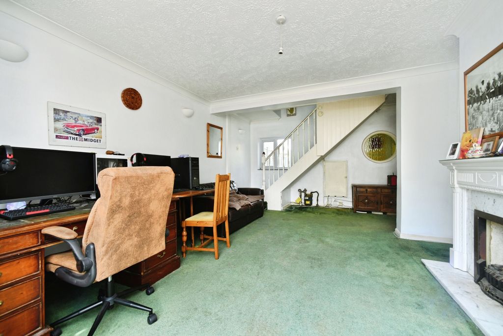 Property photo 3 of 20
