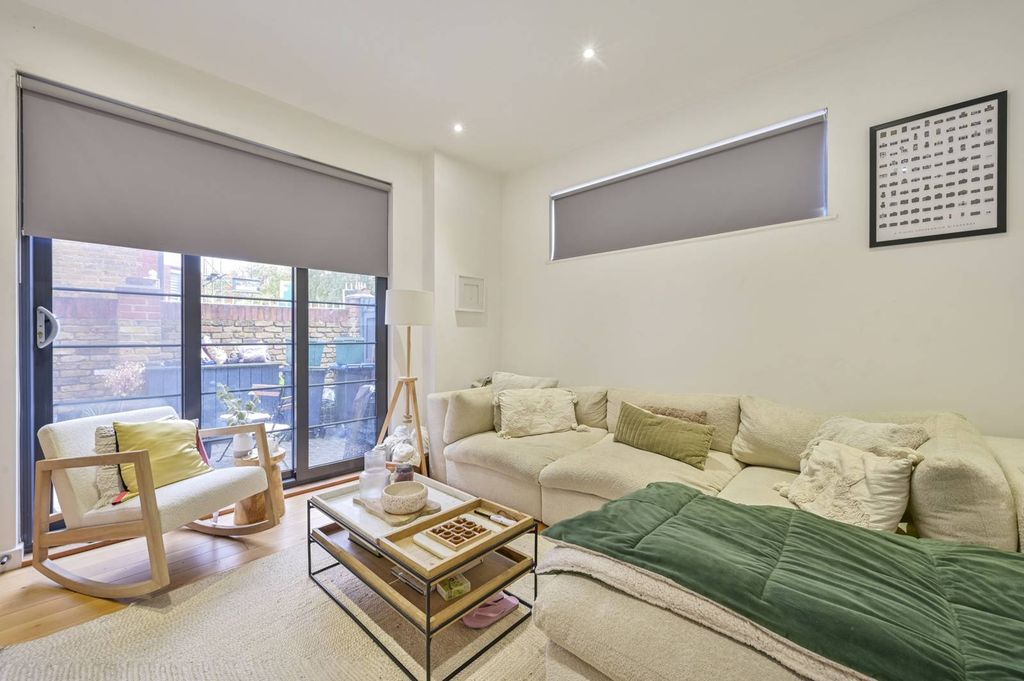 Property photo 3 of 18