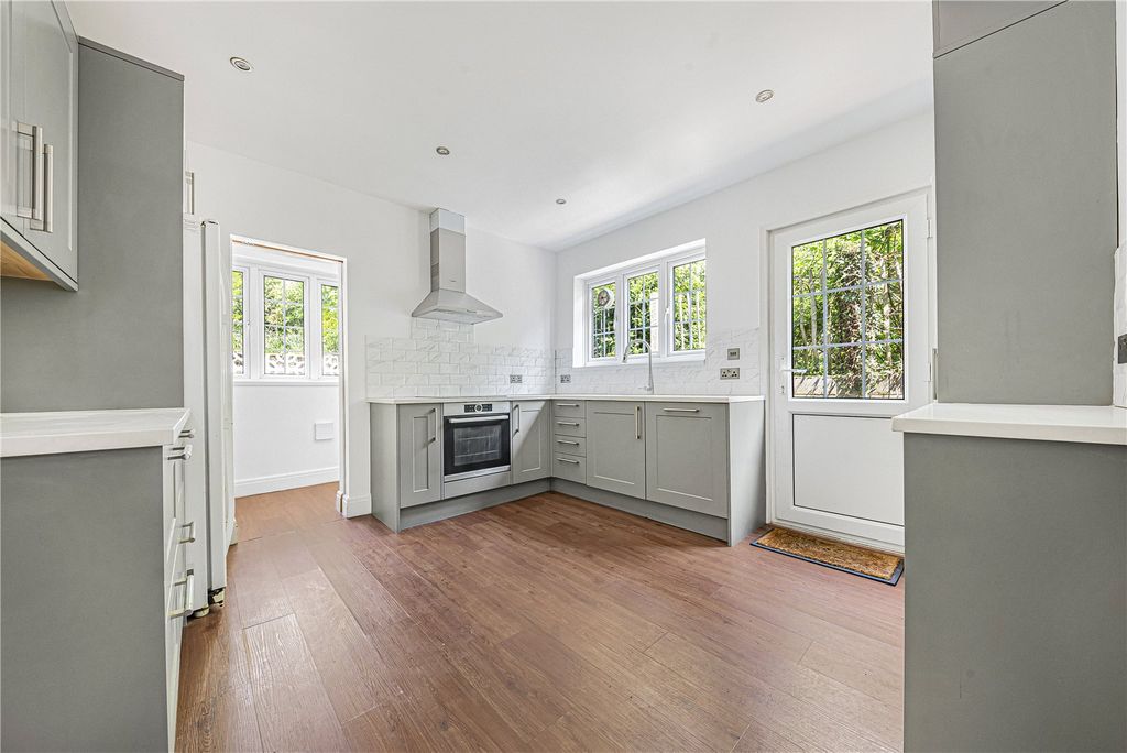 Property photo 3 of 18 Picture No. 10