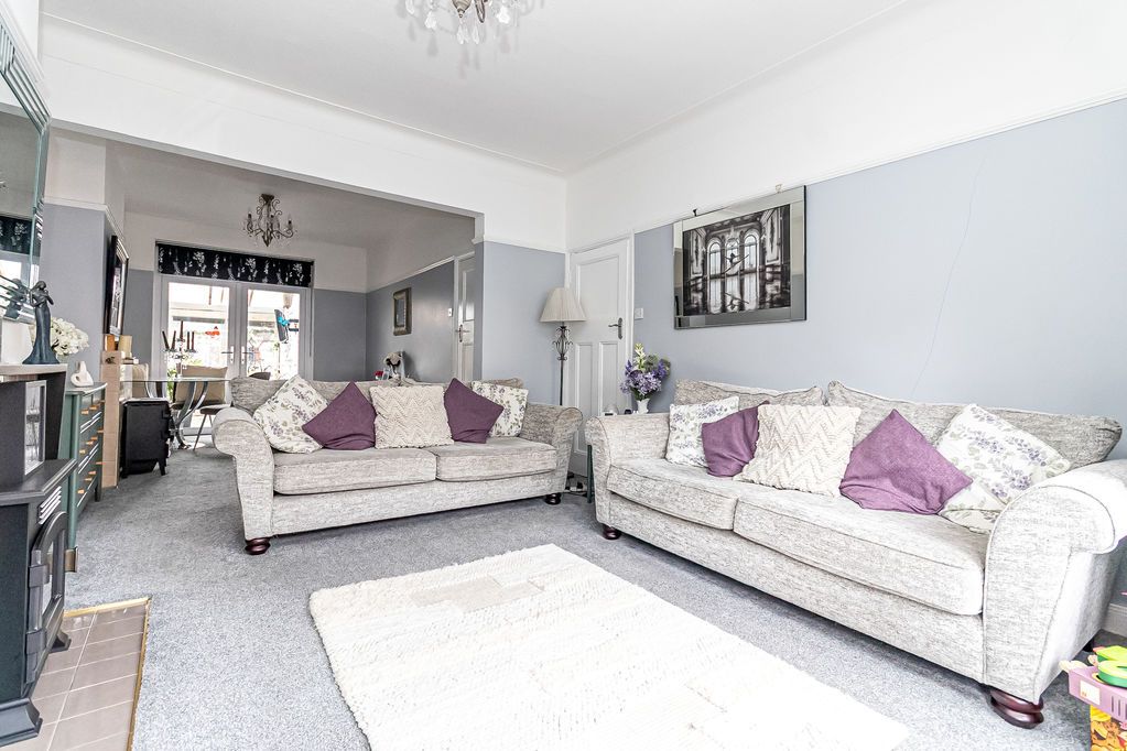 Property photo 3 of 24 .