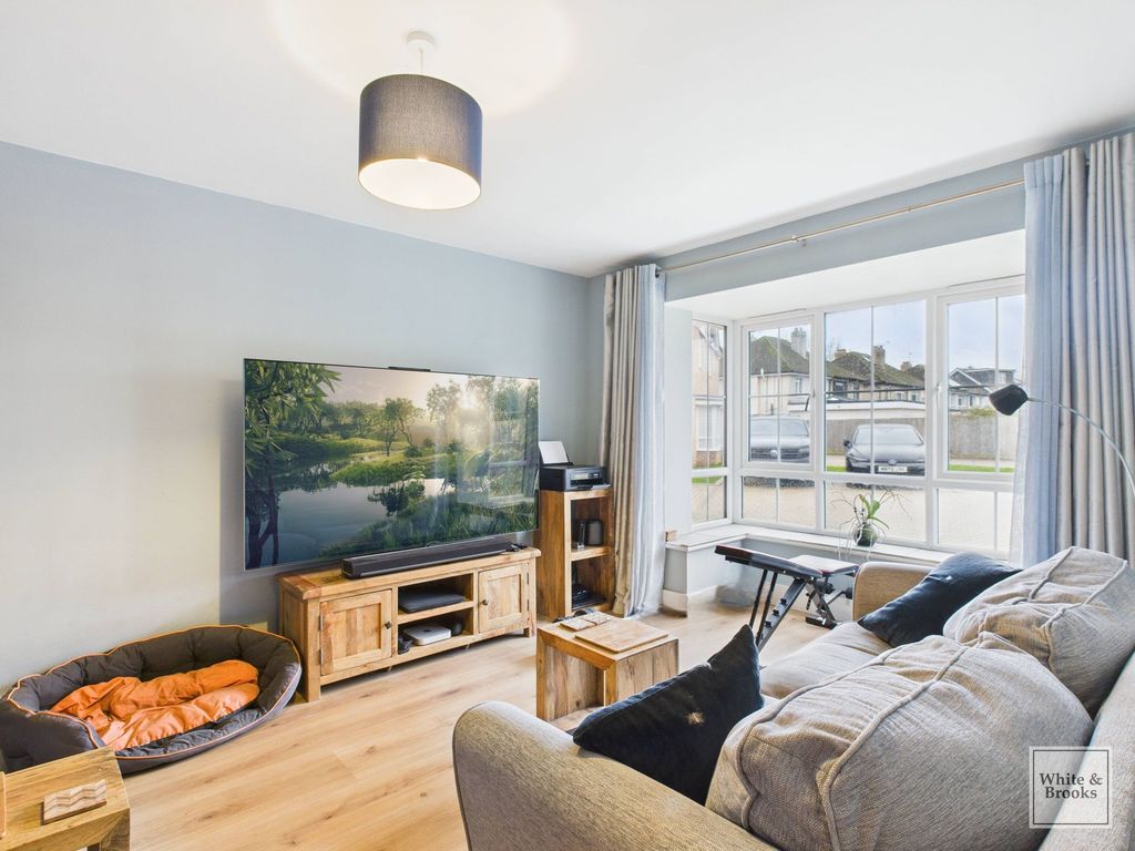 Property photo 2 of 20 Living Room