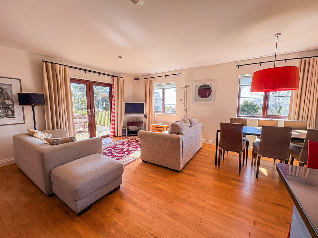 Property photo 2 of 14 58A237C8-77CD-4710-A6De-D9E26Dacc945_1_102_O
