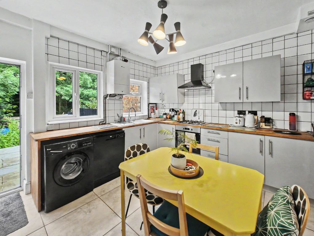 Property photo 3 of 40 5193545
