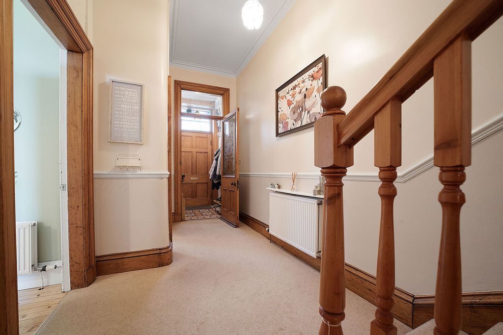 Property photo 2 of 25