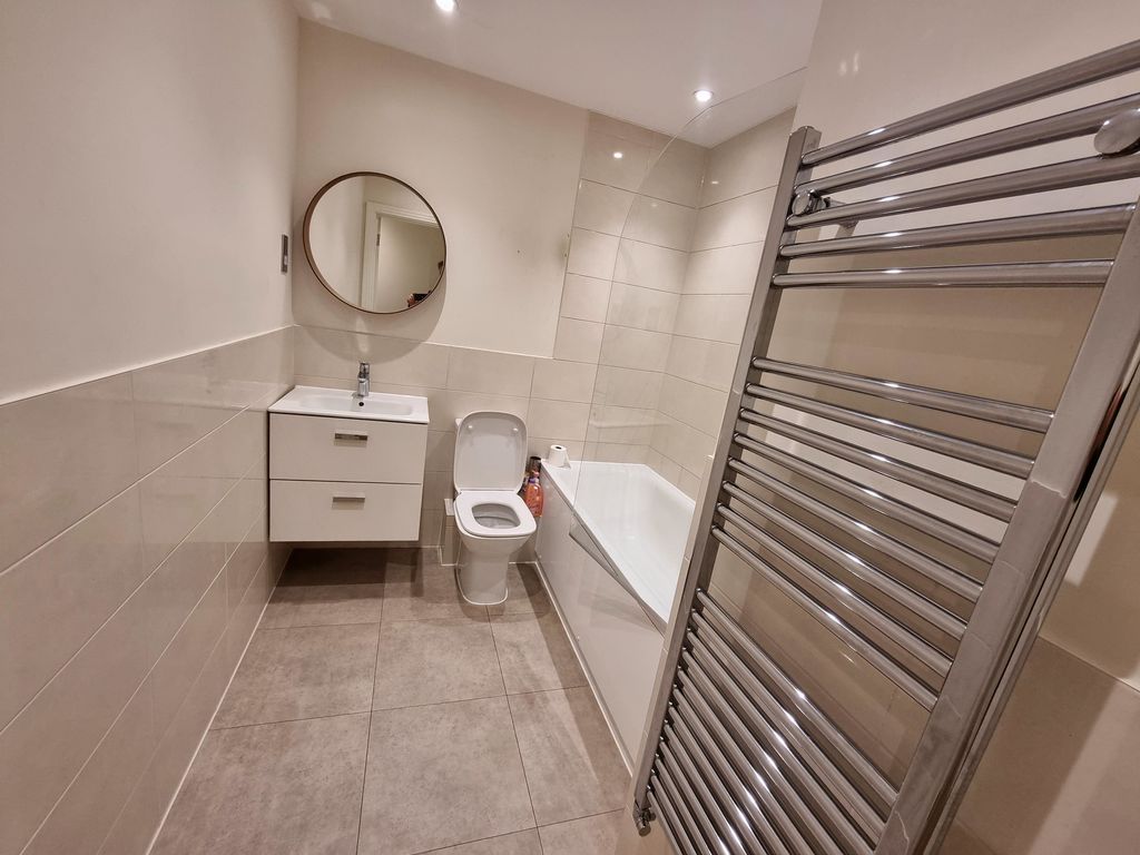 Property photo 3 of 8 Bathroom