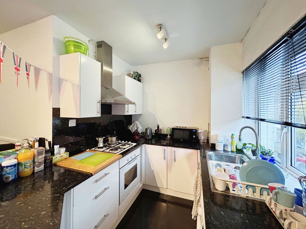 Property photo 3 of 5 Kitchen