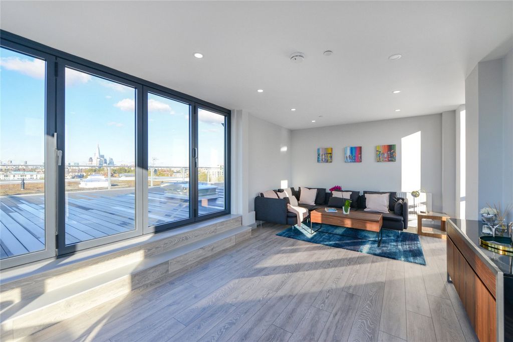 Property photo 2 of 11 Kitchen/Living Room