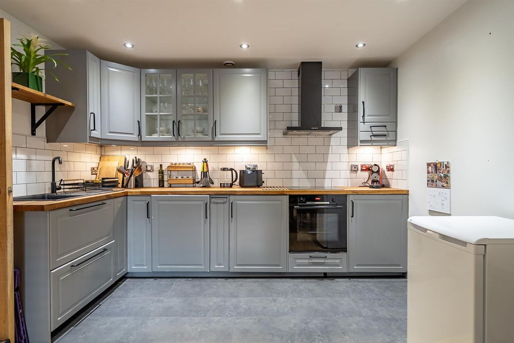Property photo 3 of 15 Kitchen