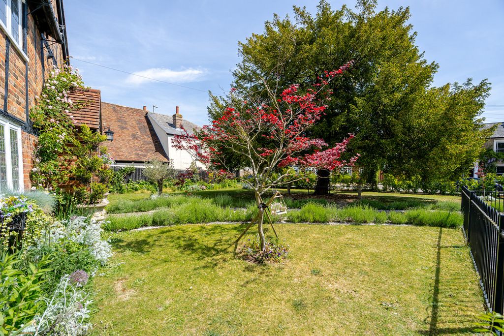 Property photo 3 of 27