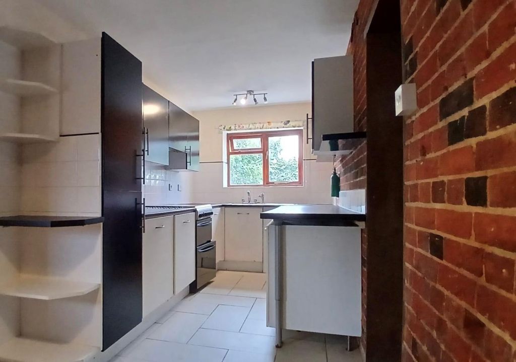 Property photo 2 of 10 Kitchen 3.Jpg