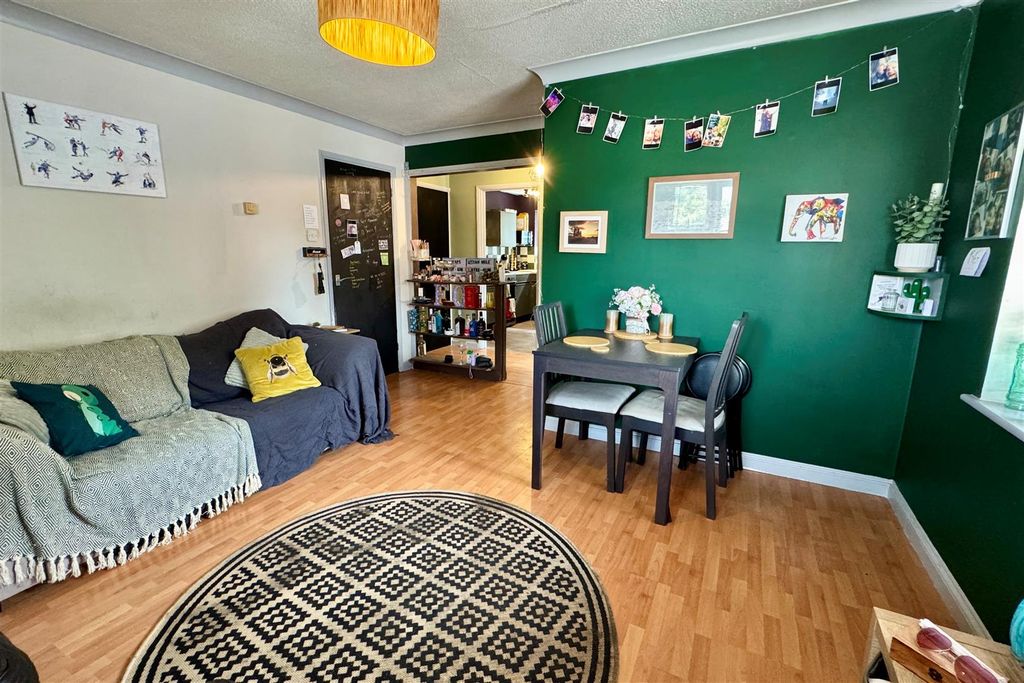 Property photo 2 of 8 Sit 1.Jpg