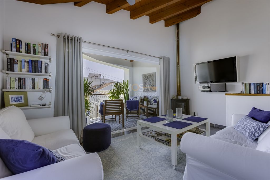 Property photo 2 of 18