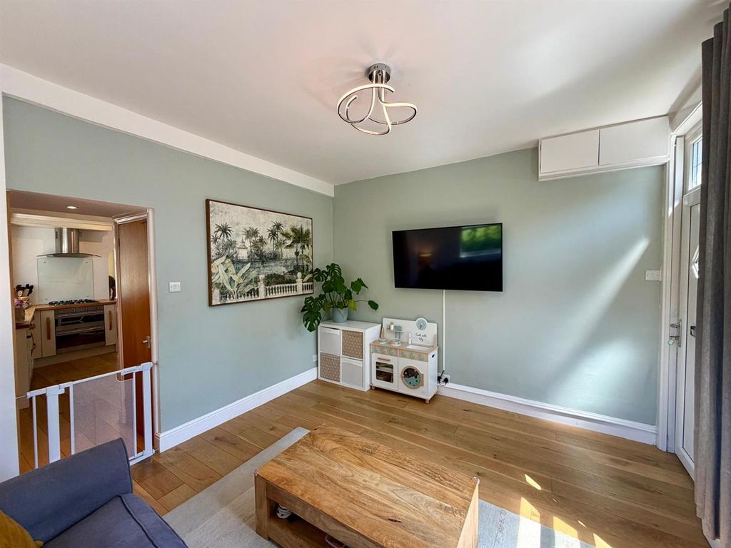 Property photo 3 of 18 Living Room