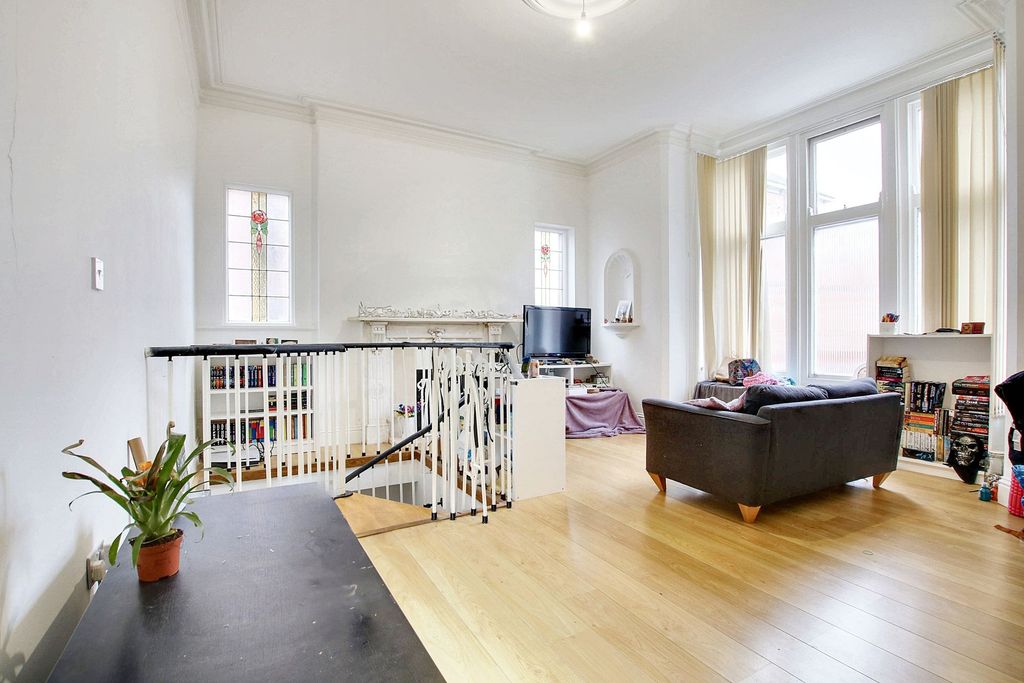 Property photo 2 of 11