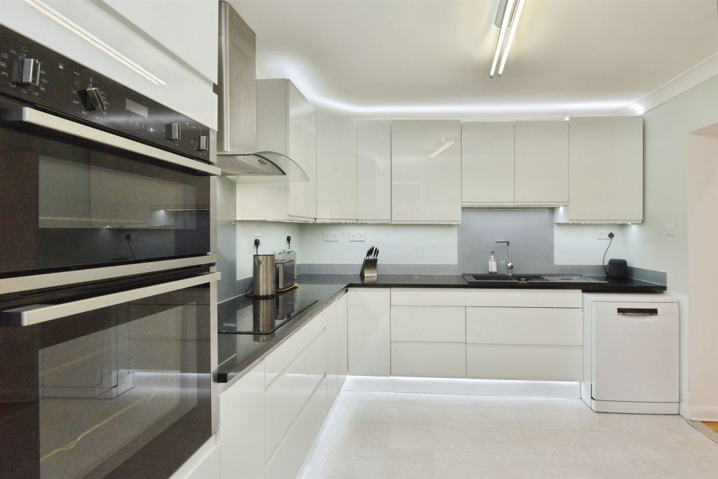 Property photo 2 of 25