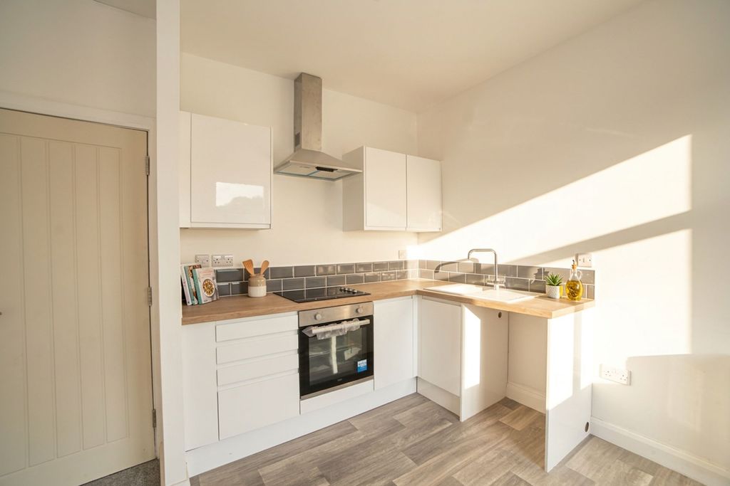 Property photo 3 of 14 Kitchen