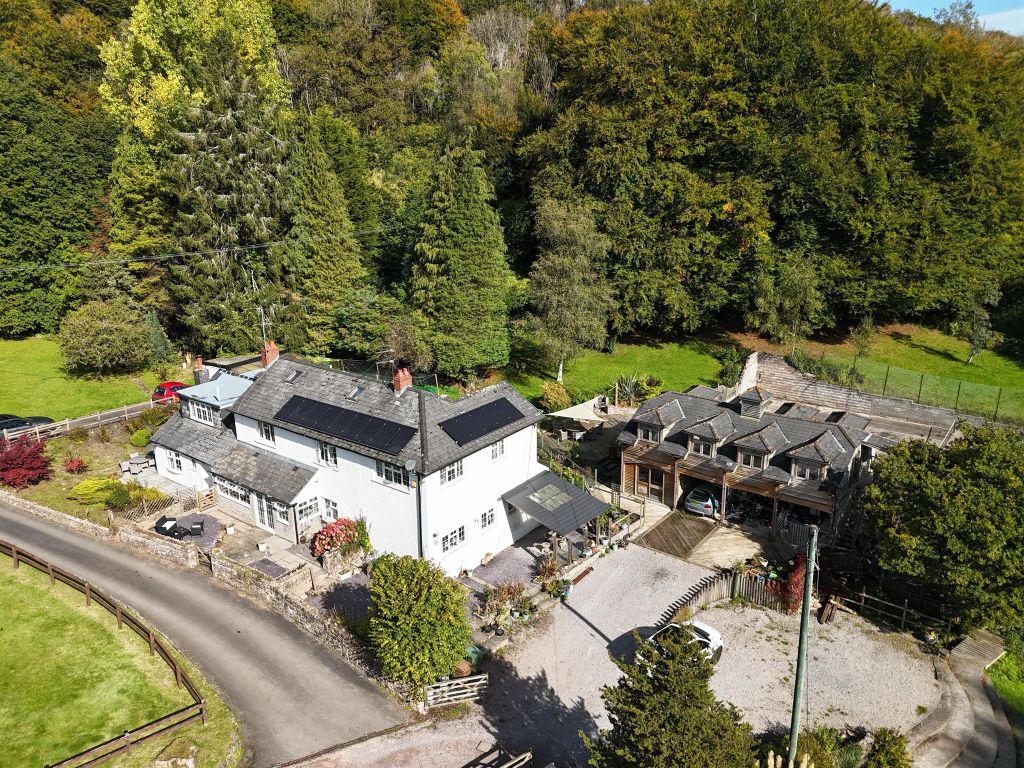 Property photo 2 of 28