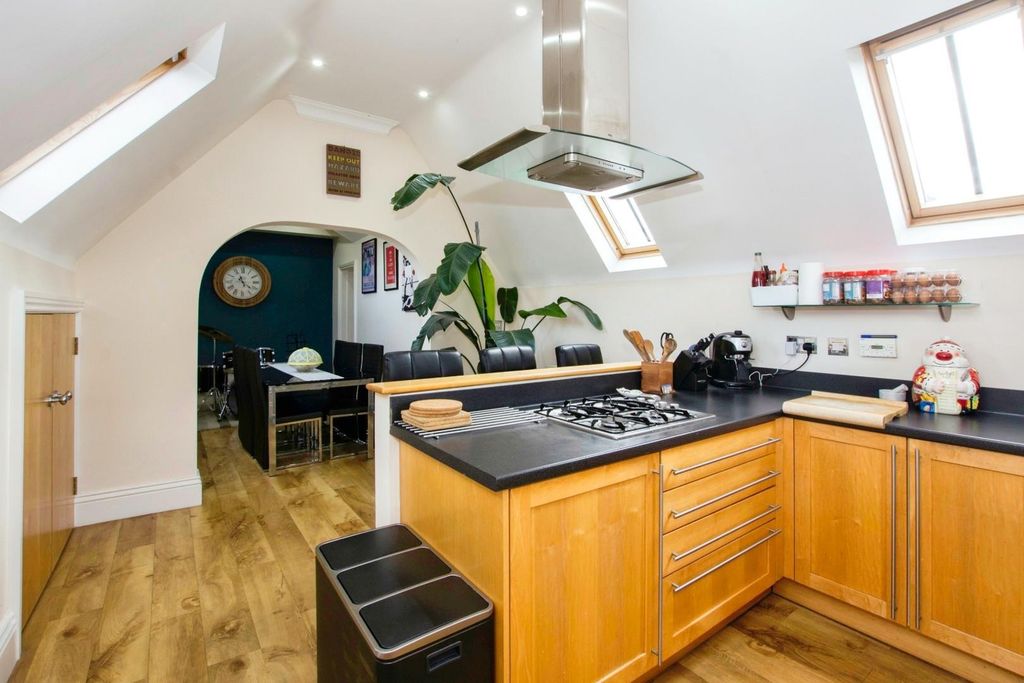 Property photo 3 of 20 App7-71Lichfieldrd-03.Jpg