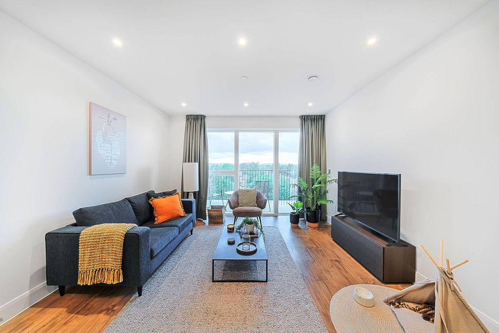 Property photo 1 of 51