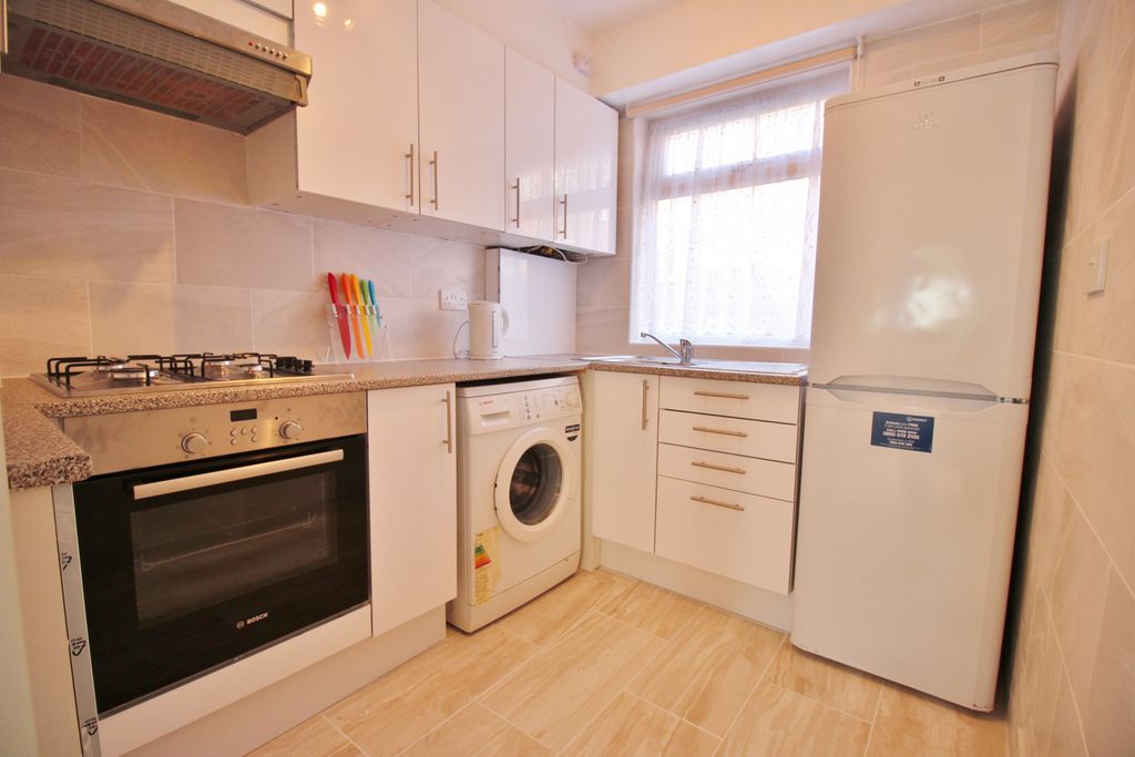 Property photo 3 of 8 Kitchen