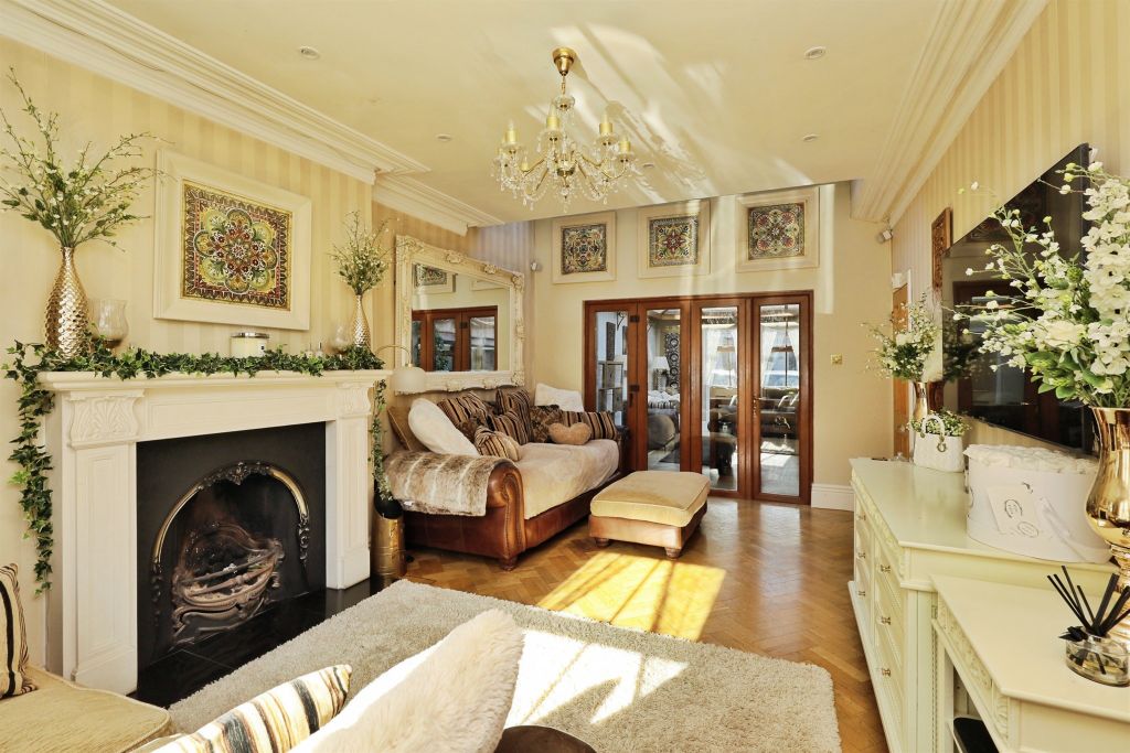 Property photo 2 of 18