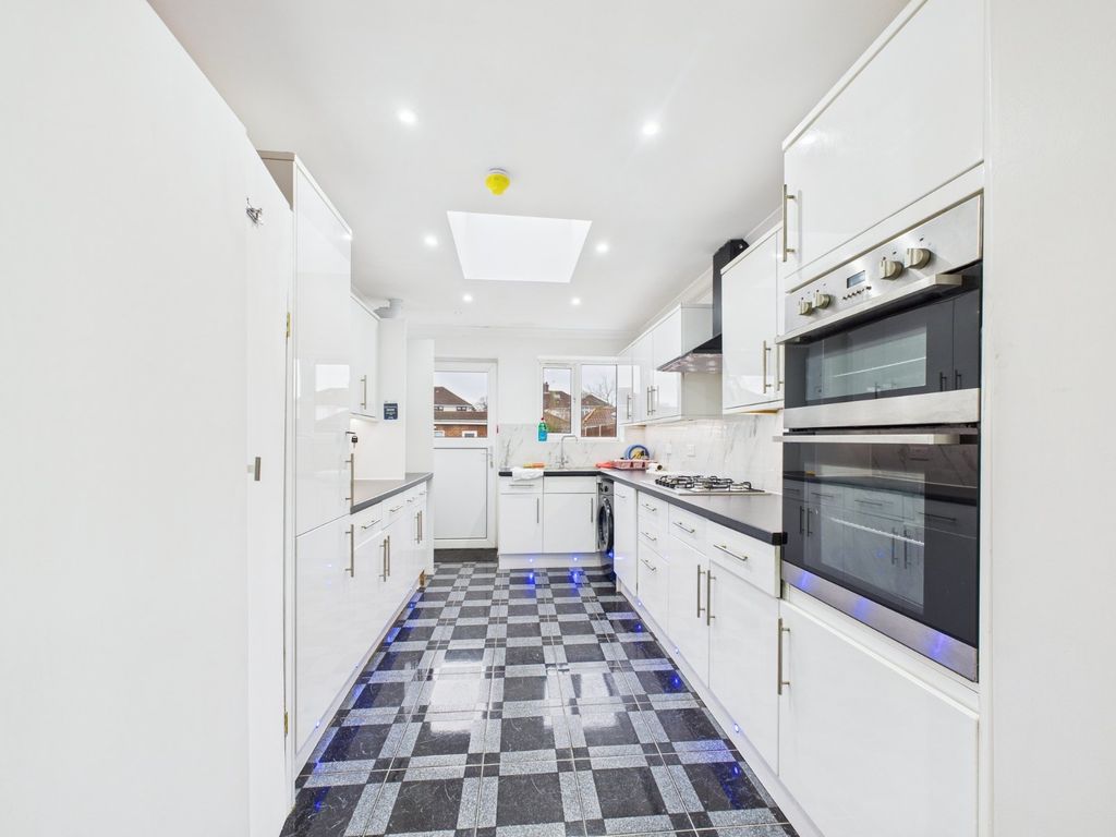 Property photo 2 of 12 Kitchen