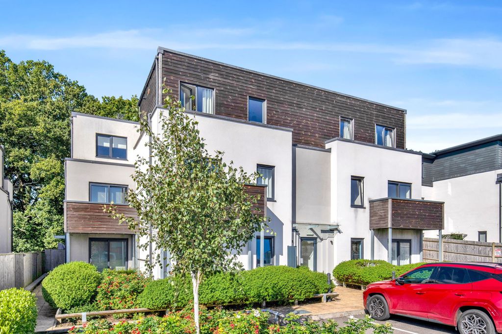 Property photo 2 of 23